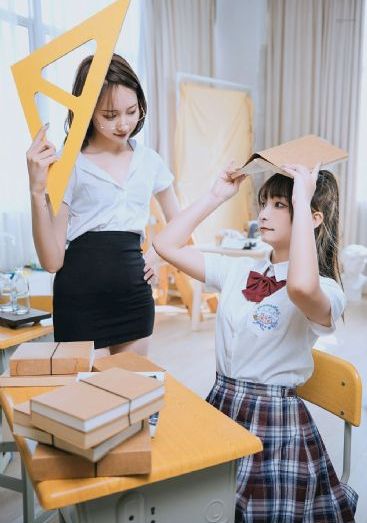 《年轻的女教师》在线观看_续集欧美成人在线