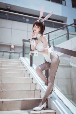 摸摸你的胸_HD迅雷电影在线